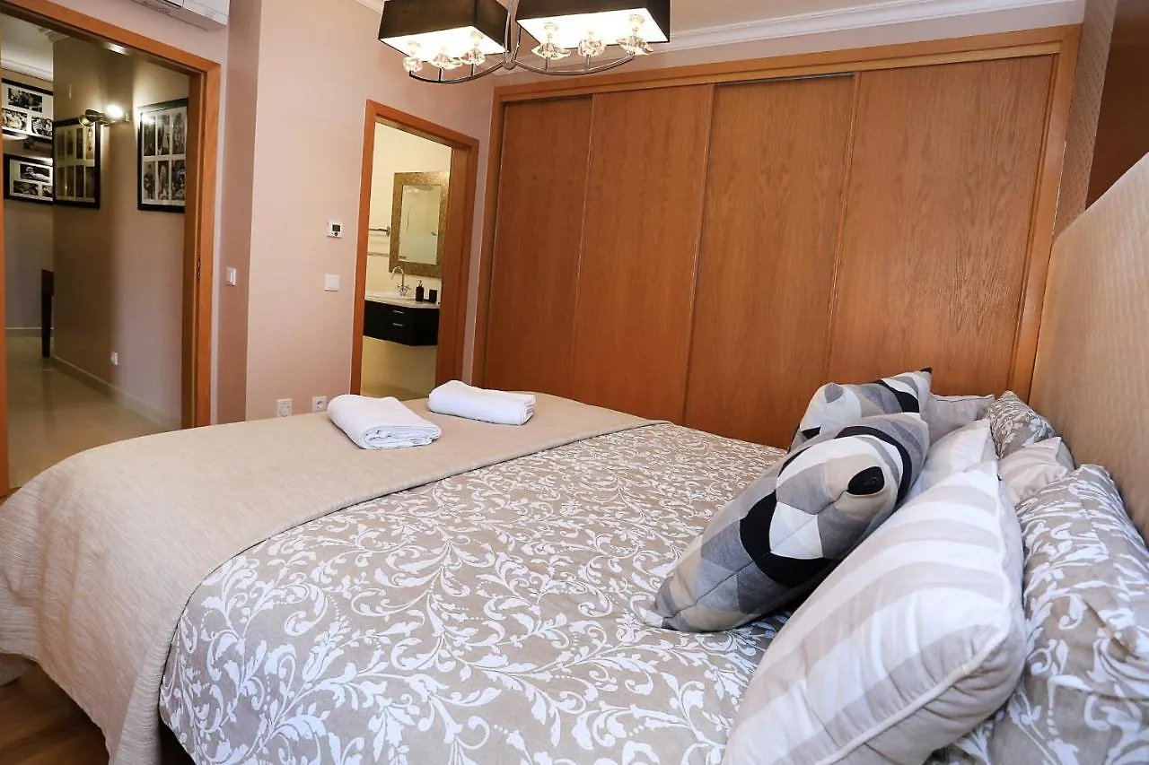 Henri\'S Apartments - Patio Do Convento location